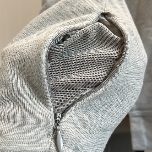 EUC! Grey Nike Hi Low Sweatshirt! Size XS! - Picture 4 of 7